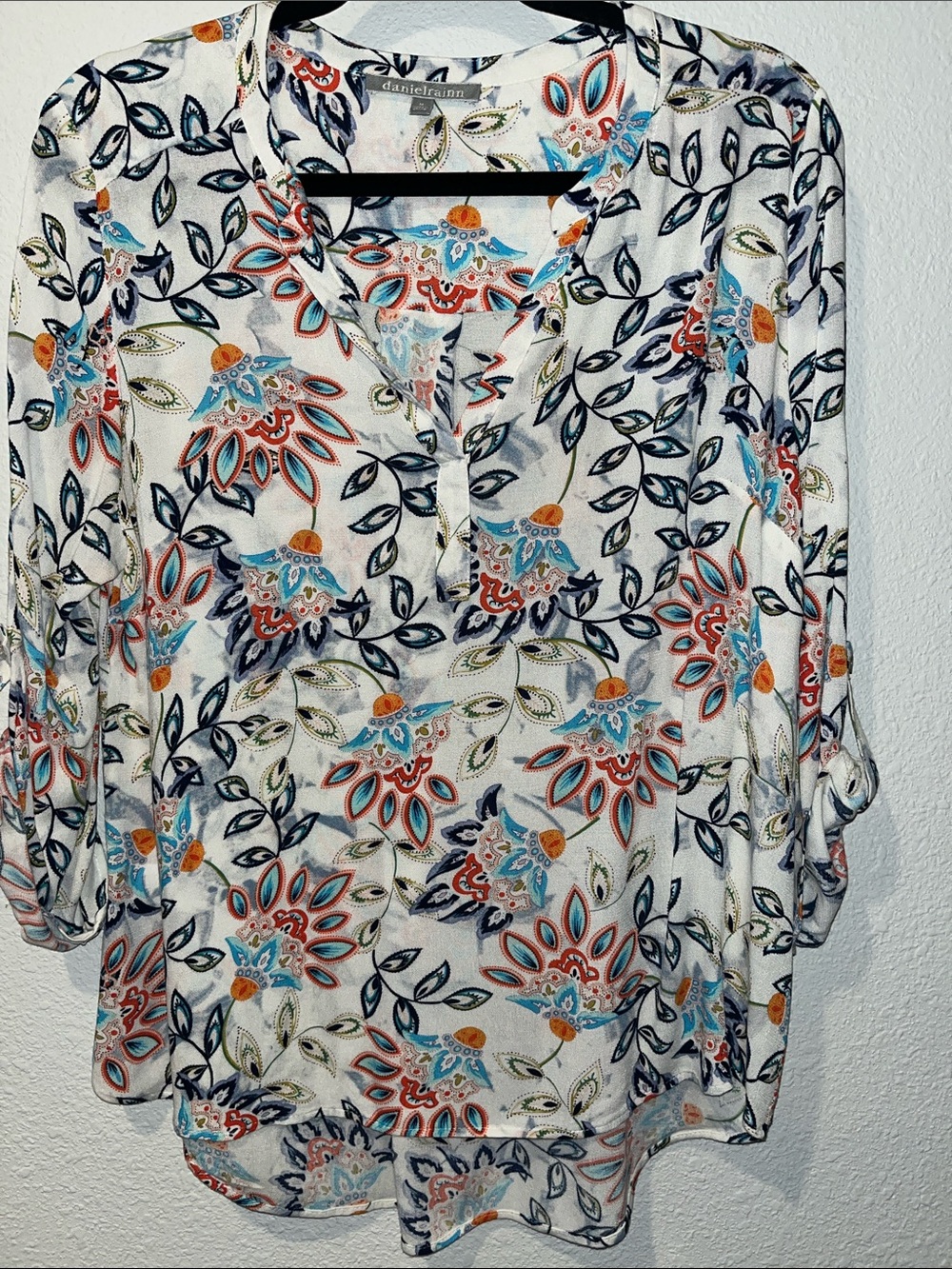 Daniel Rainn White Floral V-Neck Roll-Sleeve Tunic with Multicolor Print
Sz M